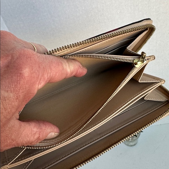 Custom Painted Louis Vuitton Vernis Zipper Wallet
Date Code CA3194 - Picture 9 of 13